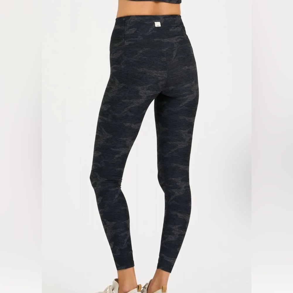 Vuori Clean Elevation Leggings. Camouflage Black. XS.  Worn 2x! Sold out color!